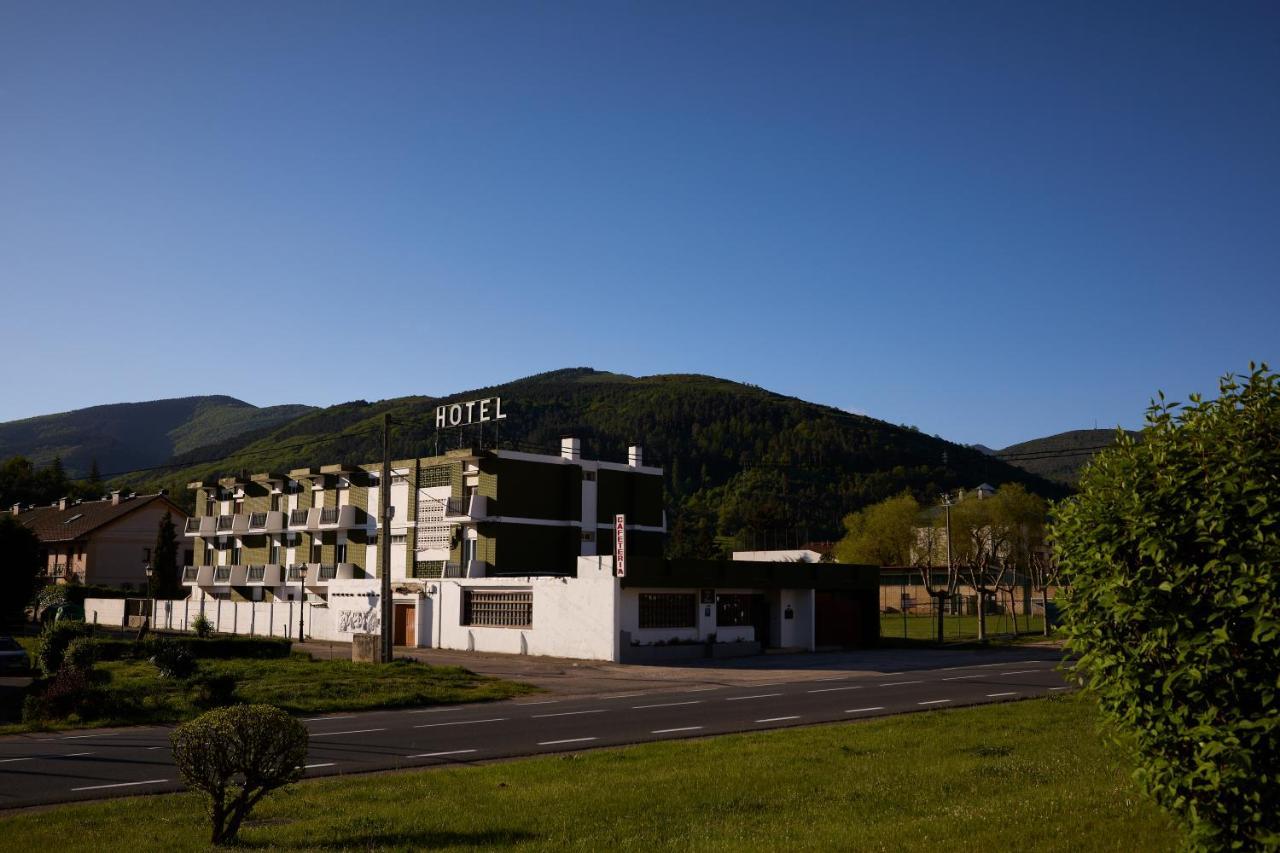 Hotel Del Trueno Ескарай Екстериор снимка